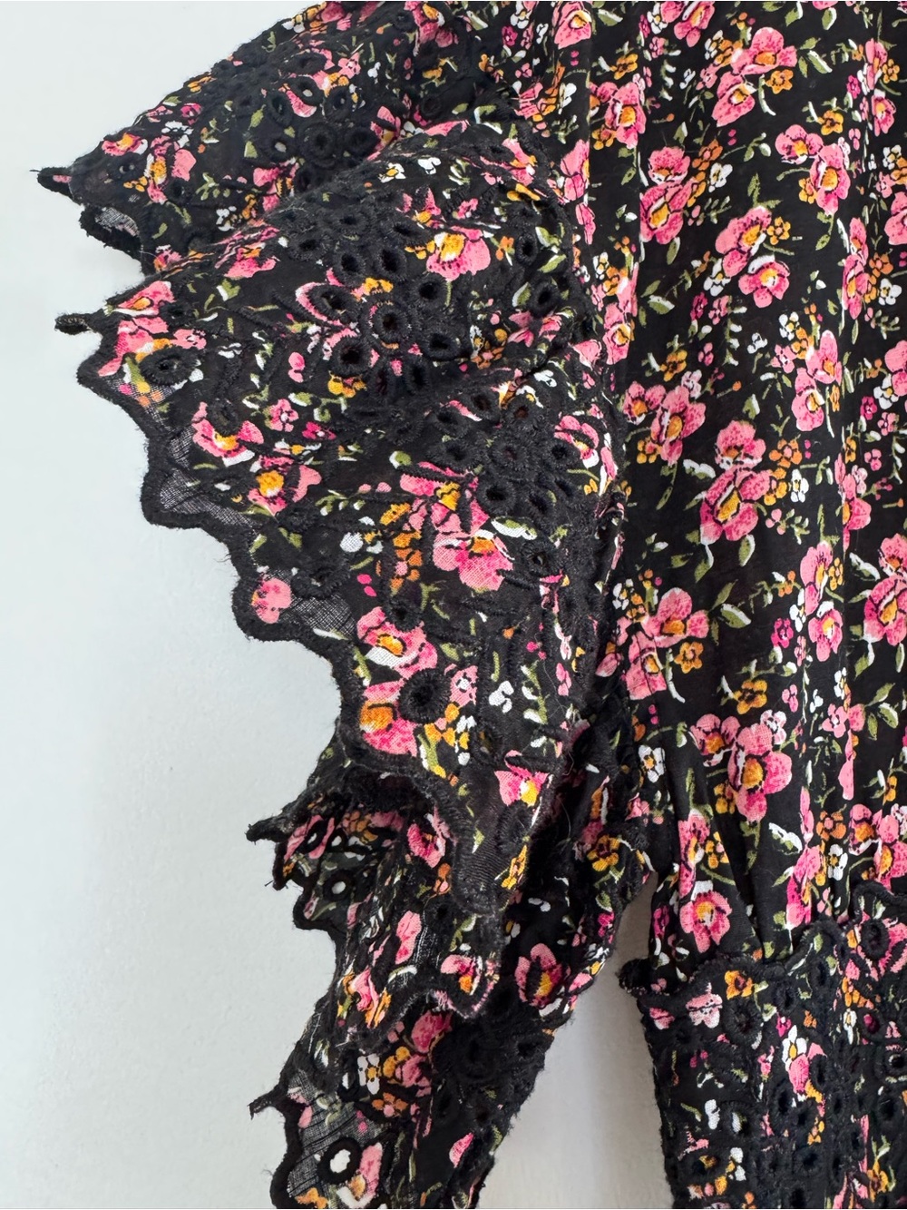 Love By Timo Black Floral V-Neck Ruffle Sleeve Blouse Gorgeous Detail - Picture 3 of 3